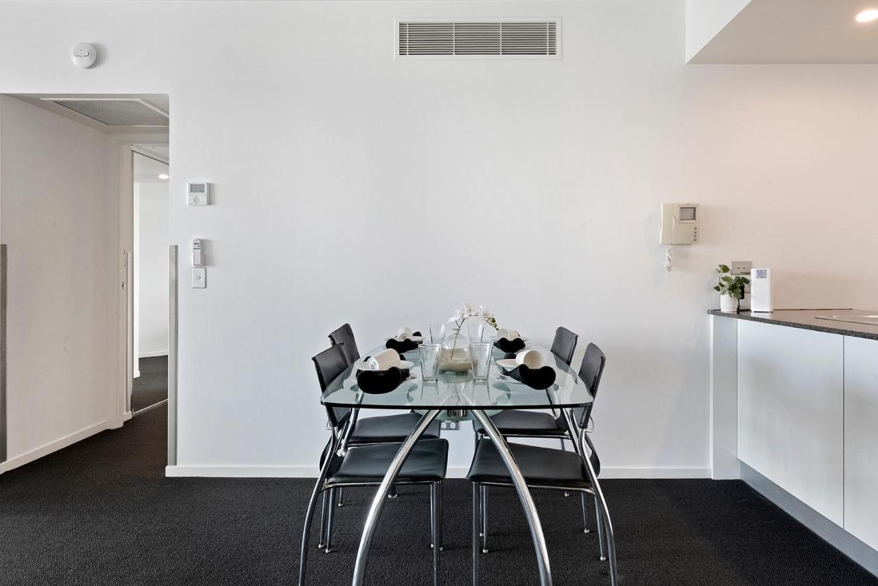Sierra Grand Broadbeach - Self Contained & Privately Managed Apartments Gold Coast Exterior photo