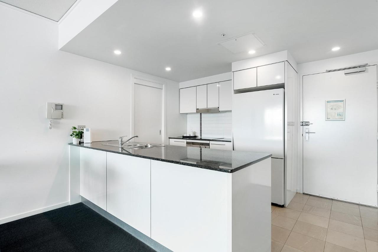Sierra Grand Broadbeach - Self Contained & Privately Managed Apartments Gold Coast Exterior photo