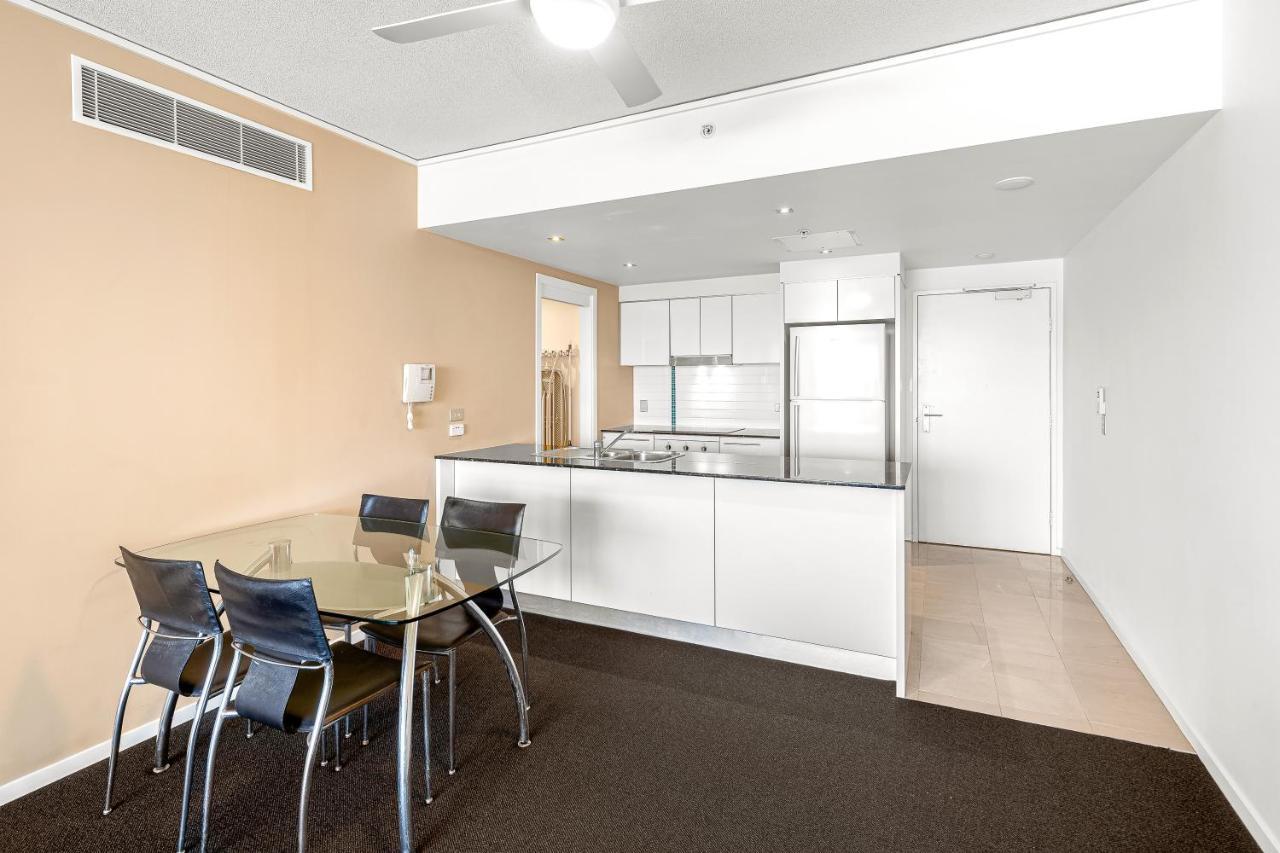 Sierra Grand Broadbeach - Self Contained & Privately Managed Apartments Gold Coast Exterior photo