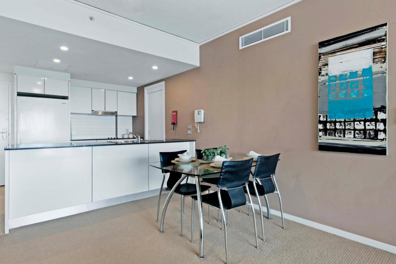 Sierra Grand Broadbeach - Self Contained & Privately Managed Apartments Gold Coast Exterior photo