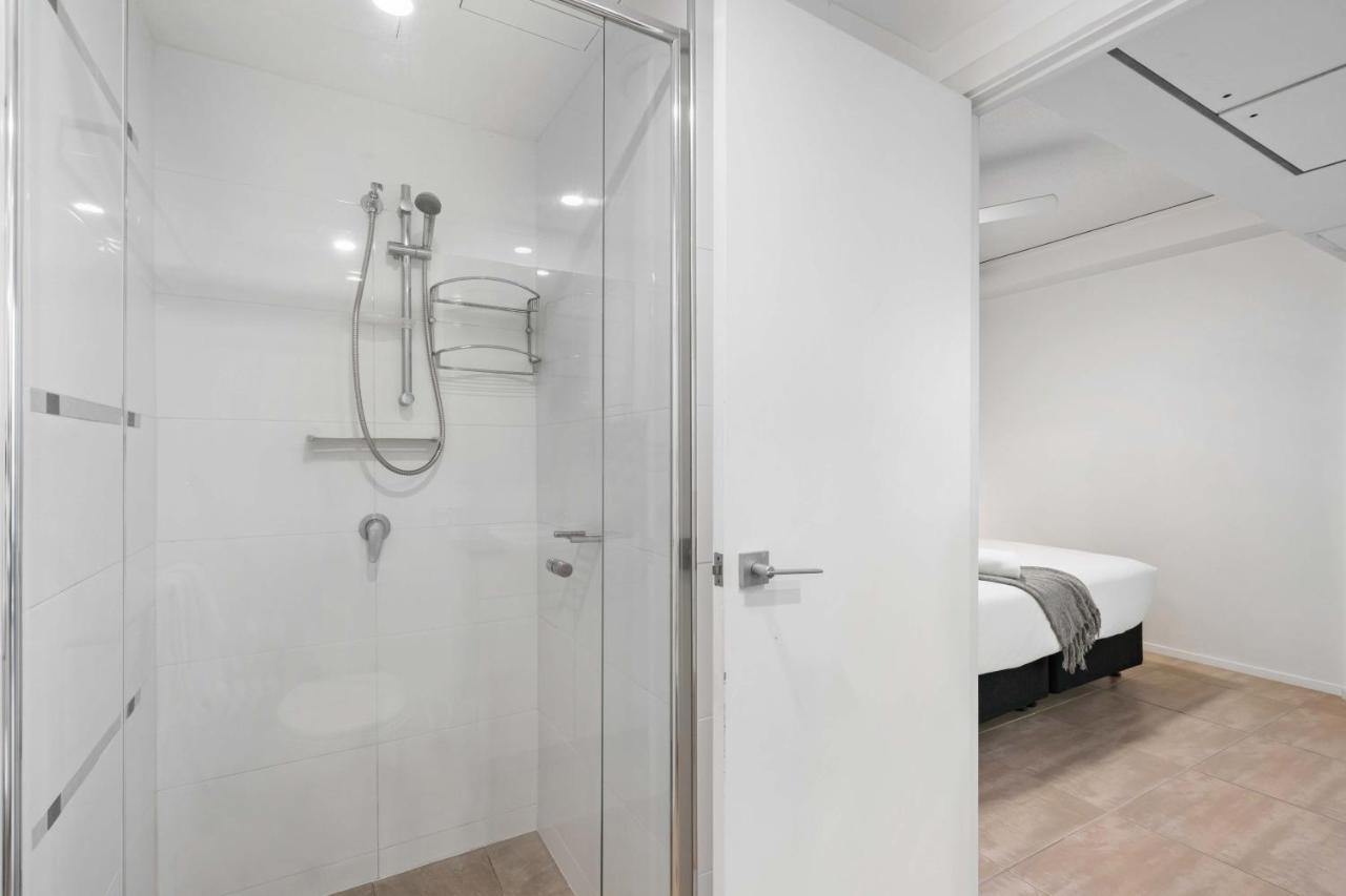 Sierra Grand Broadbeach - Self Contained & Privately Managed Apartments Gold Coast Exterior photo