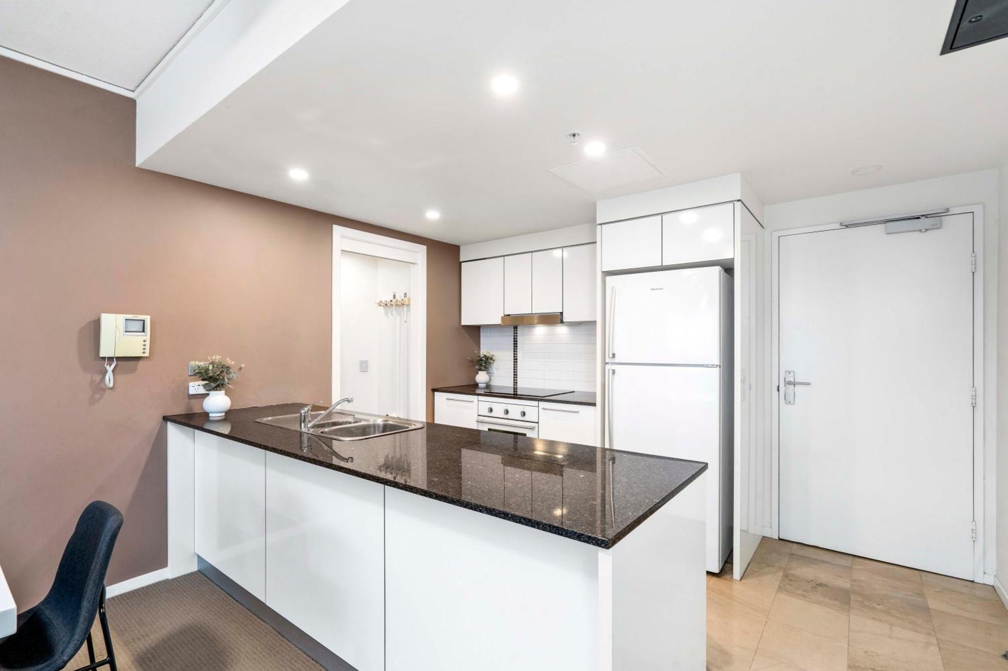 Sierra Grand Broadbeach - Self Contained & Privately Managed Apartments Gold Coast Exterior photo