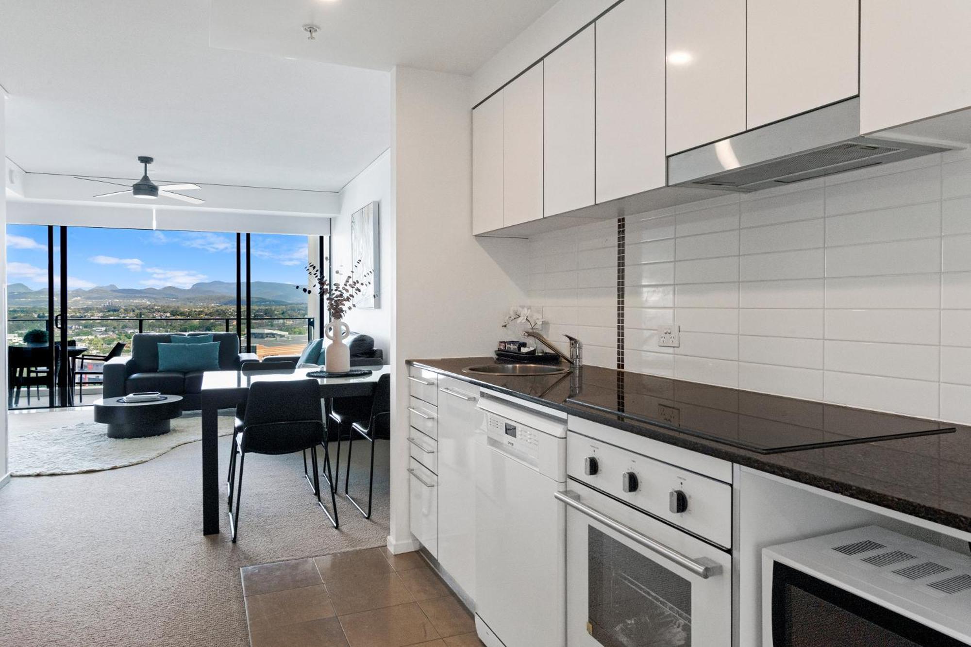 Sierra Grand Broadbeach - Self Contained & Privately Managed Apartments Gold Coast Exterior photo