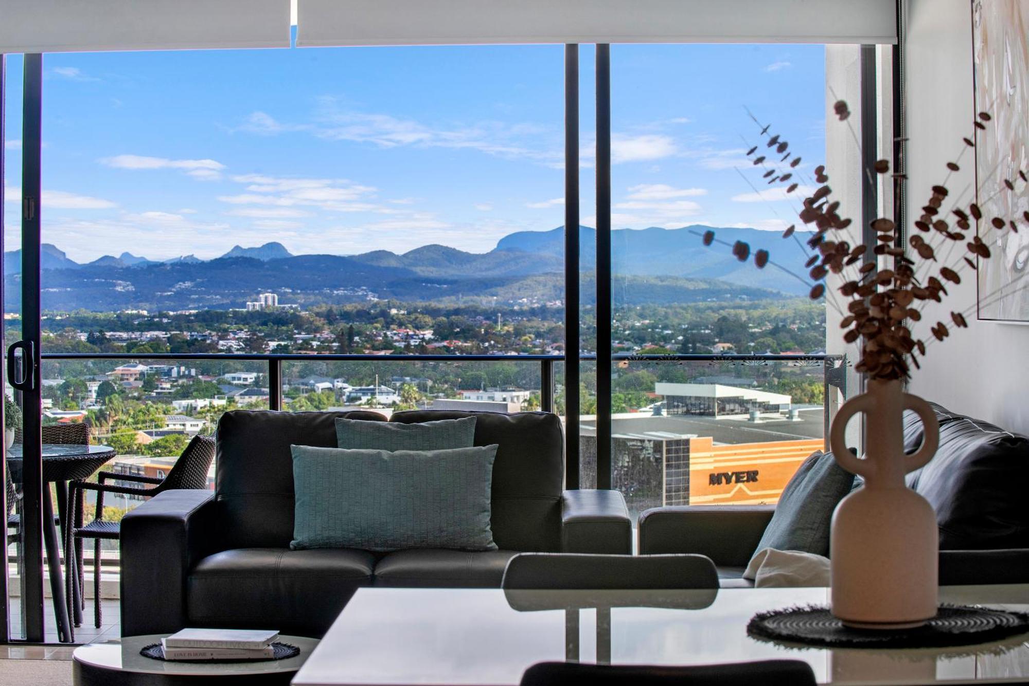 Sierra Grand Broadbeach - Self Contained & Privately Managed Apartments Gold Coast Exterior photo