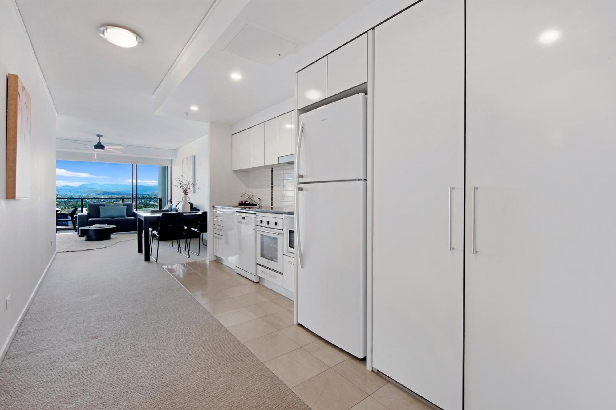 Sierra Grand Broadbeach - Self Contained & Privately Managed Apartments Gold Coast Exterior photo