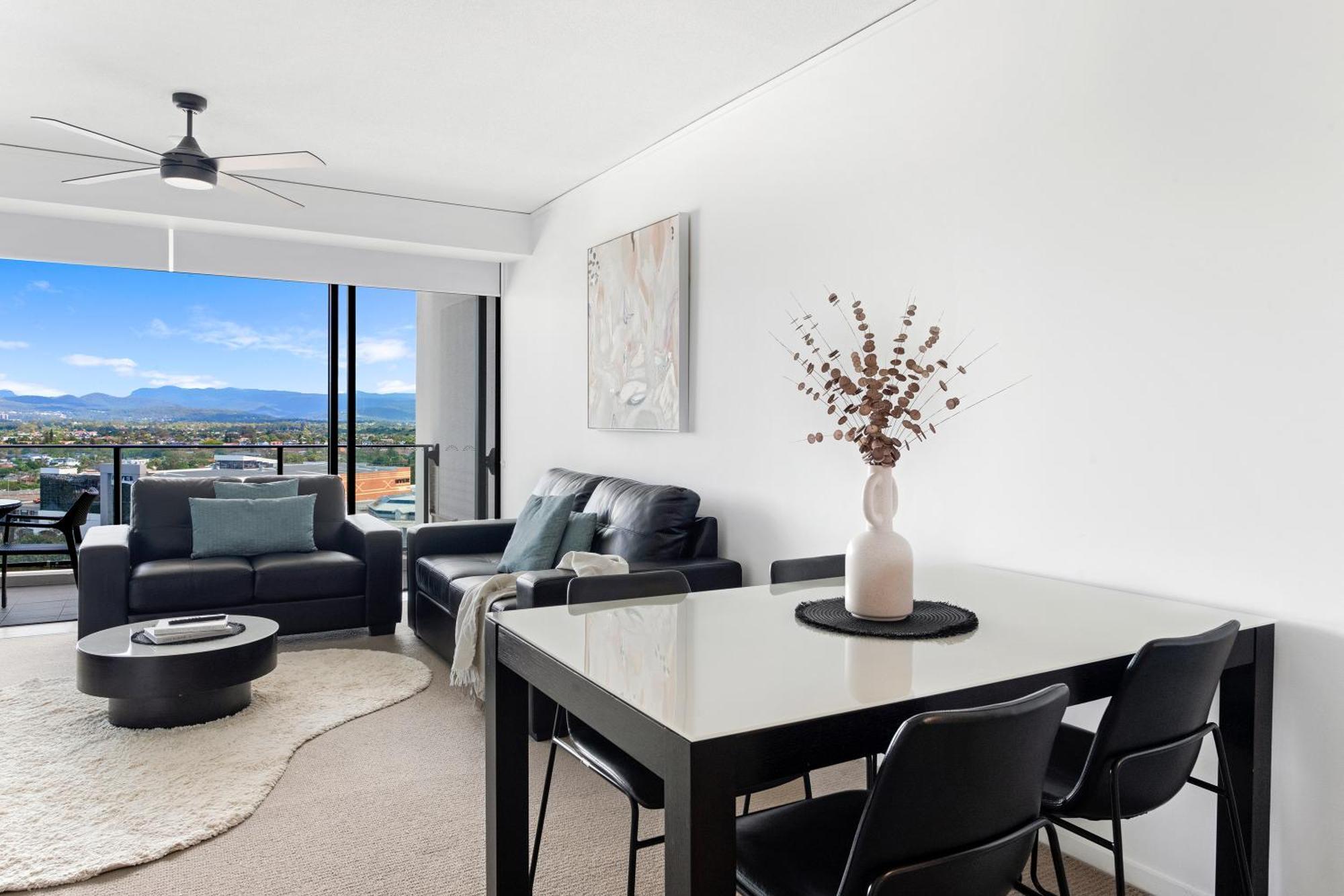 Sierra Grand Broadbeach - Self Contained & Privately Managed Apartments Gold Coast Exterior photo