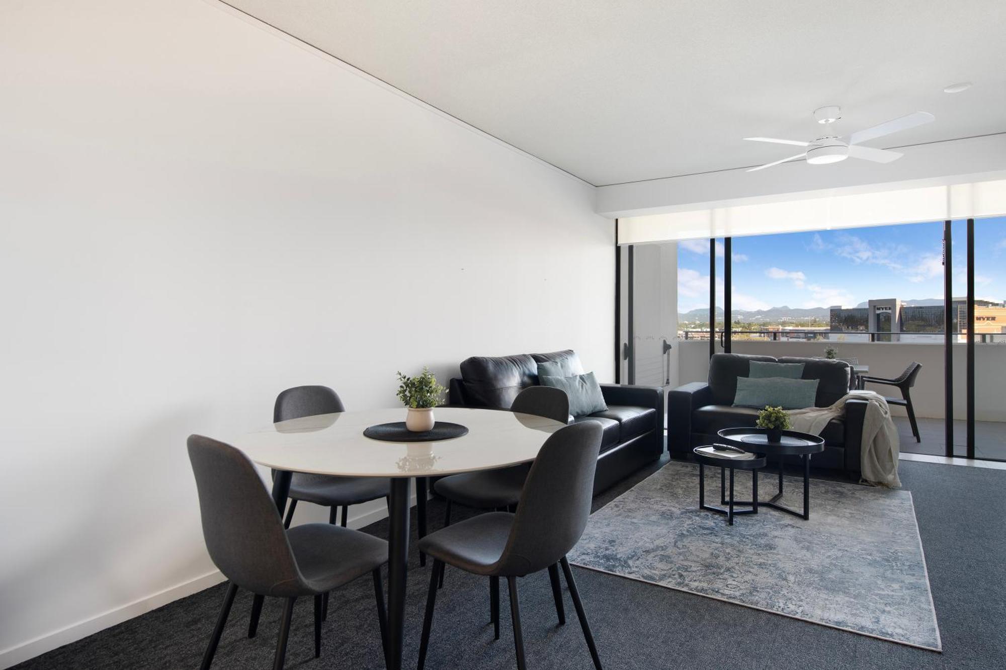 Sierra Grand Broadbeach - Self Contained & Privately Managed Apartments Gold Coast Exterior photo
