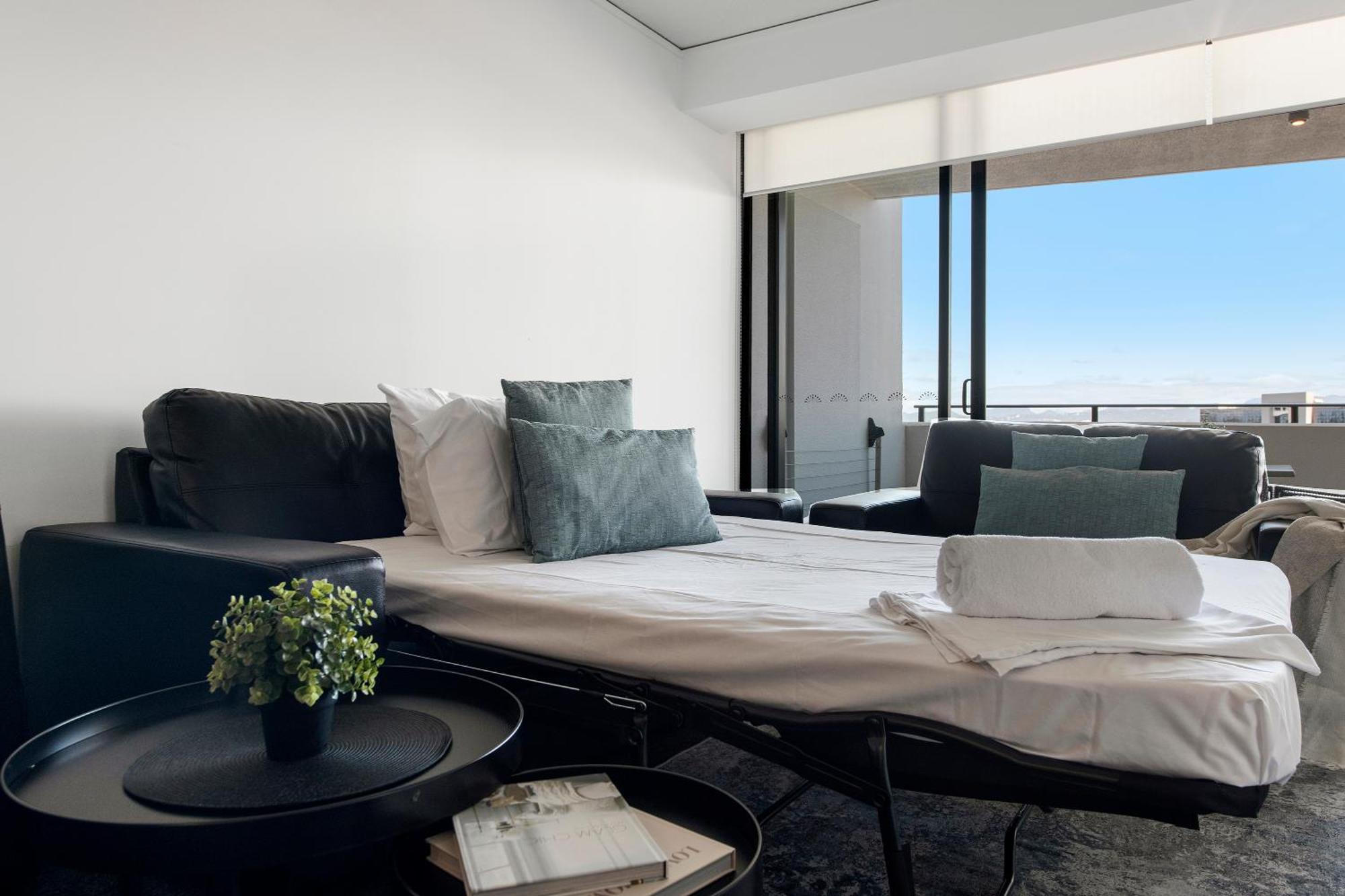 Sierra Grand Broadbeach - Self Contained & Privately Managed Apartments Gold Coast Exterior photo