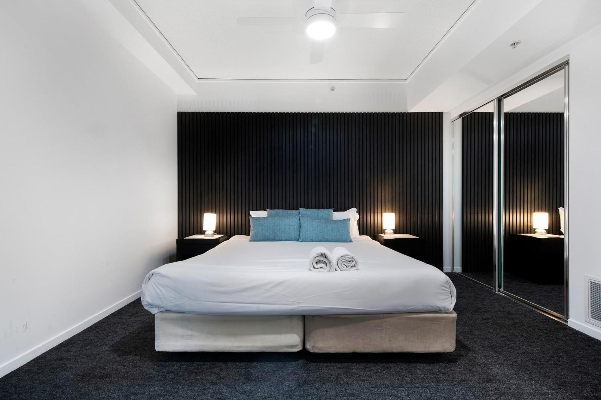 Sierra Grand Broadbeach - Self Contained & Privately Managed Apartments Gold Coast Exterior photo
