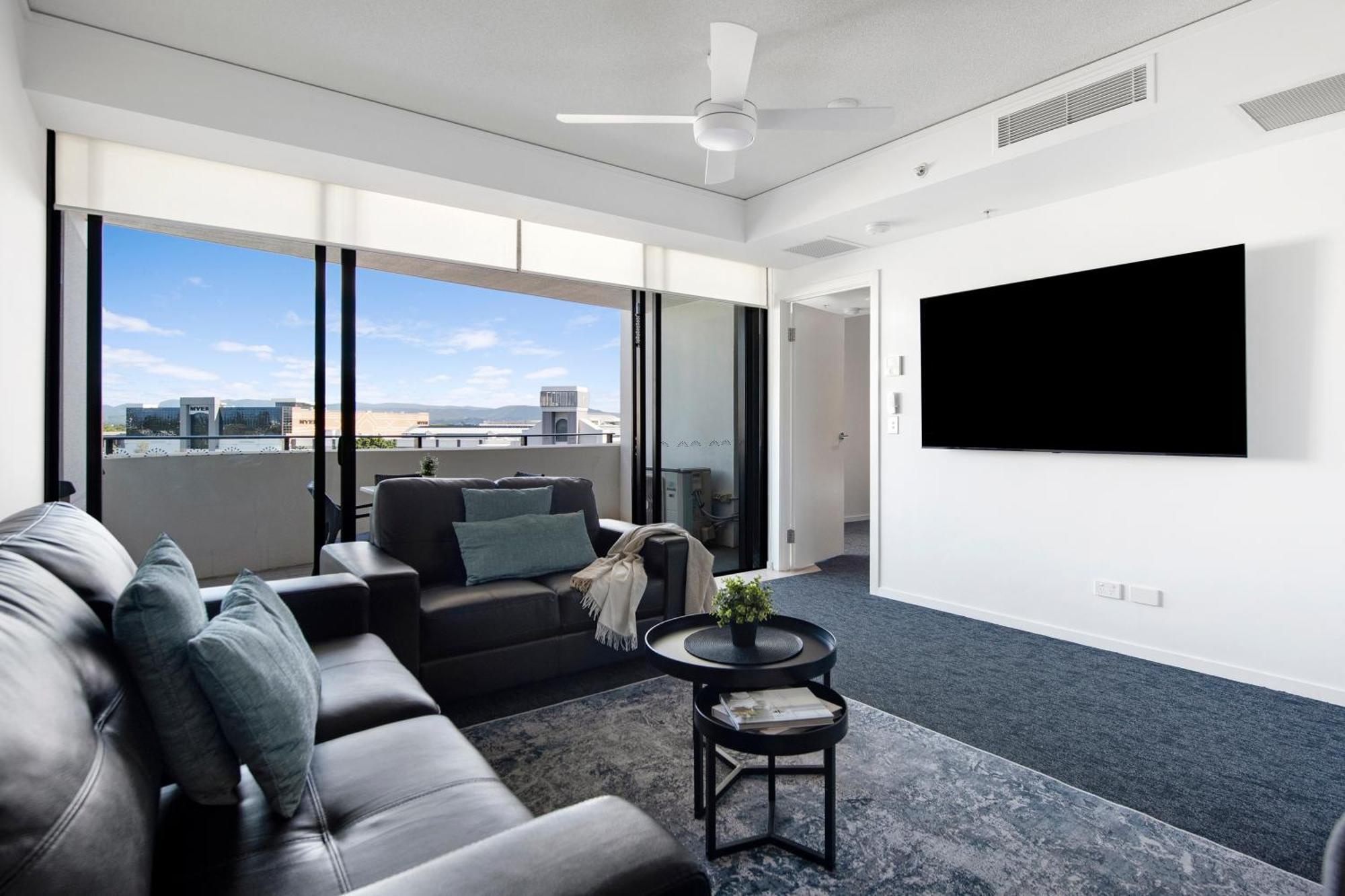Sierra Grand Broadbeach - Self Contained & Privately Managed Apartments Gold Coast Exterior photo